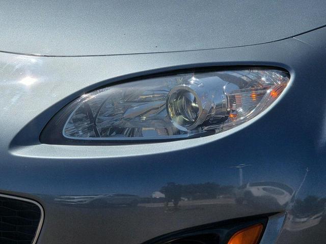 Photo of 2011 Dolphin Gray Mica Mazda MX-5 Miata