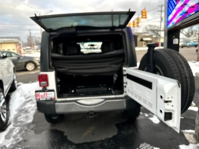 Photo of 2015 Bright White Clearcoat Jeep Wrangler Unlimited