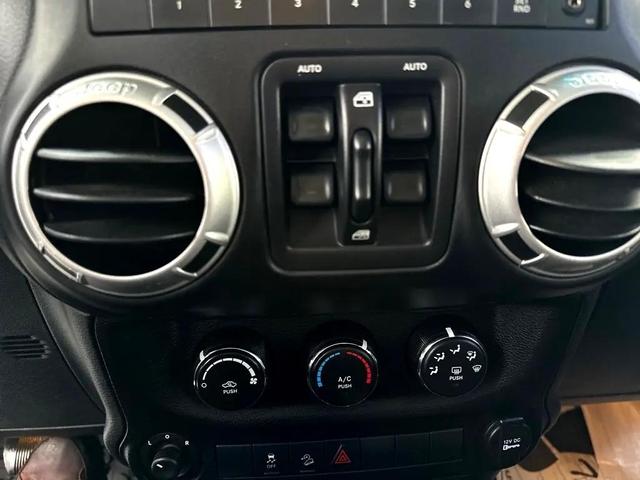 Photo of 2015 Bright White Clearcoat Jeep Wrangler Unlimited