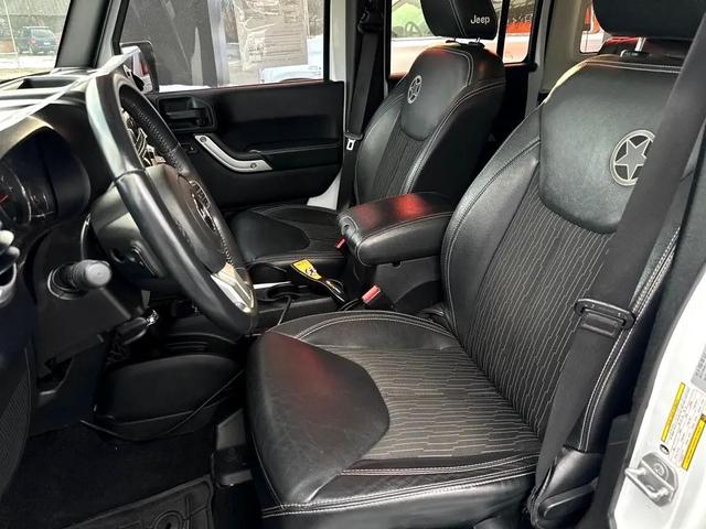 Photo of 2015 Bright White Clearcoat Jeep Wrangler Unlimited