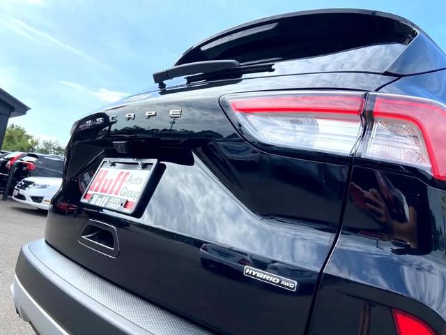 Photo of 2021 Agate Black Ford Escape