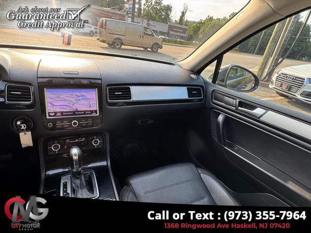Photo of 2013 Black Uni Volkswagen Touareg