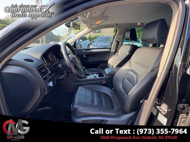 Photo of 2013 Black Uni Volkswagen Touareg