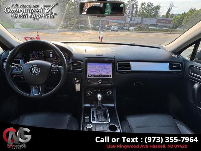 Photo of 2013 Black Uni Volkswagen Touareg