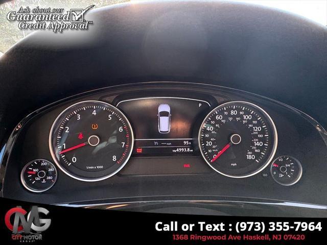 Photo of 2013 Black Uni Volkswagen Touareg