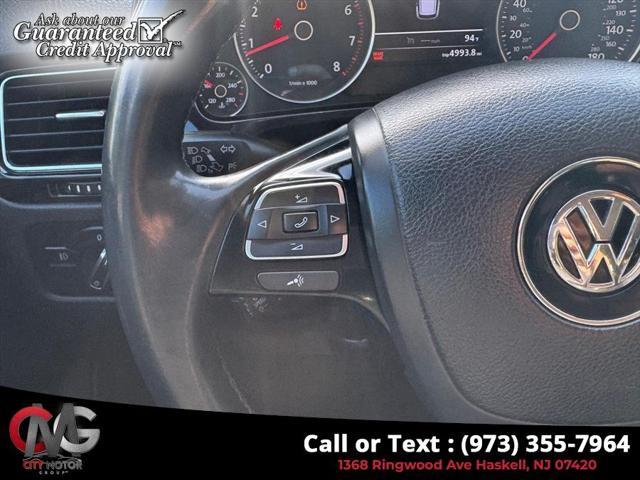 Photo of 2013 Black Uni Volkswagen Touareg