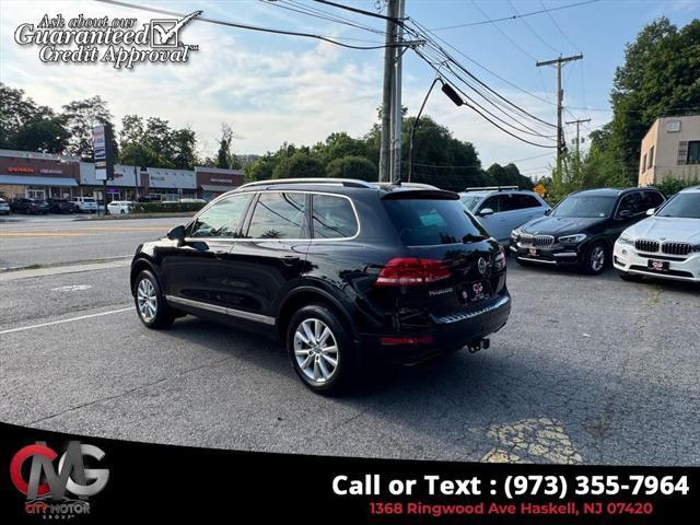 Photo of 2013 Black Uni Volkswagen Touareg