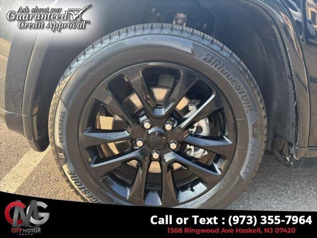 Photo of 2021 Diamond Black Crystal Pearlcoat Jeep Grand Cherokee