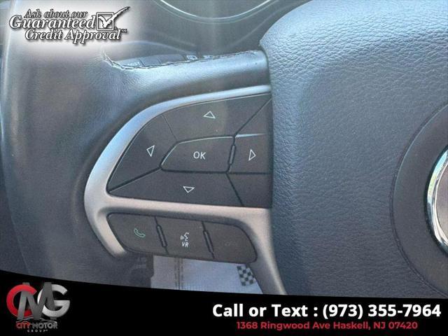 Photo of 2021 Diamond Black Crystal Pearlcoat Jeep Grand Cherokee
