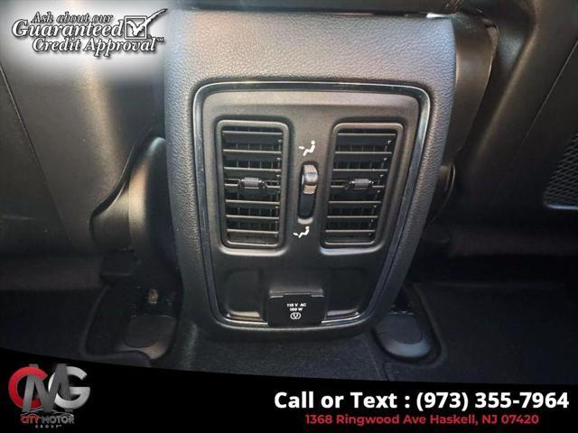 Photo of 2021 Diamond Black Crystal Pearlcoat Jeep Grand Cherokee