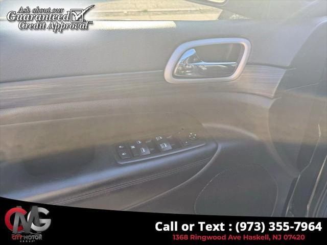 Photo of 2021 Diamond Black Crystal Pearlcoat Jeep Grand Cherokee