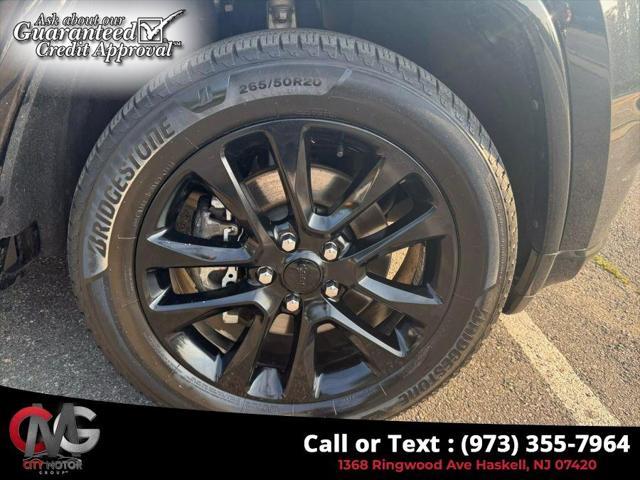 Photo of 2021 Diamond Black Crystal Pearlcoat Jeep Grand Cherokee
