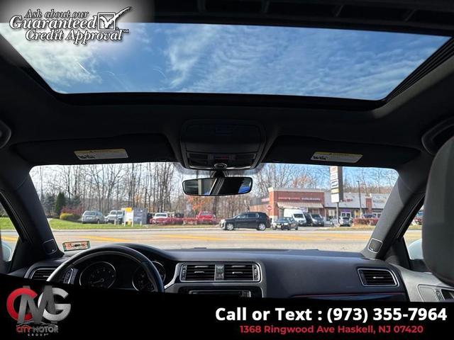 Photo of 2017 Pure White Volkswagen Jetta