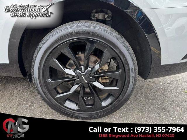Photo of 2022 Wolf Gray Kia Sorento