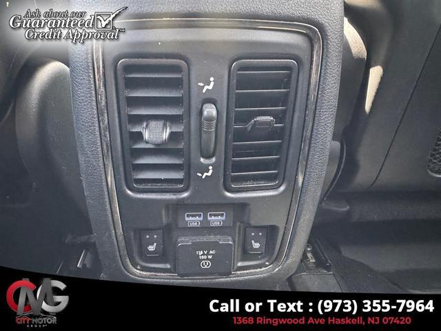 Photo of 2019 Db Black Crystal Clearcoat Dodge Durango