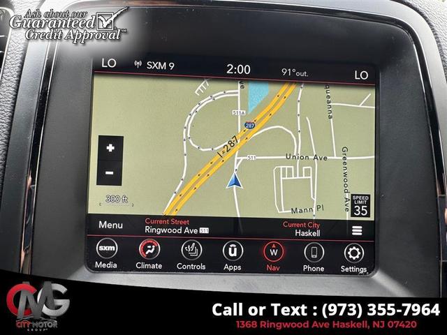 Photo of 2019 Db Black Crystal Clearcoat Dodge Durango