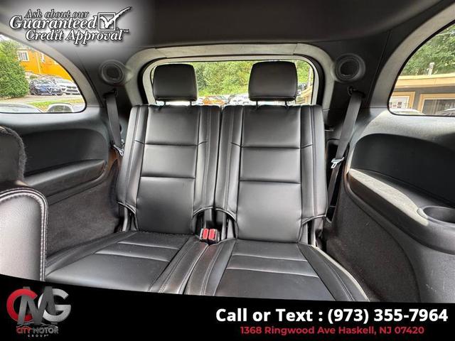 Photo of 2019 Db Black Crystal Clearcoat Dodge Durango