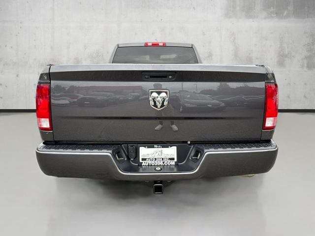 Photo of 2019 Granite Crystal Metallic Clearcoat RAM 1500