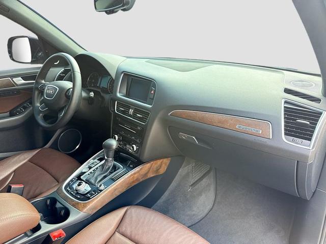 Photo of 2014 Moonlight Blue Metallic Audi Q5