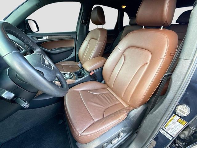 Photo of 2014 Moonlight Blue Metallic Audi Q5