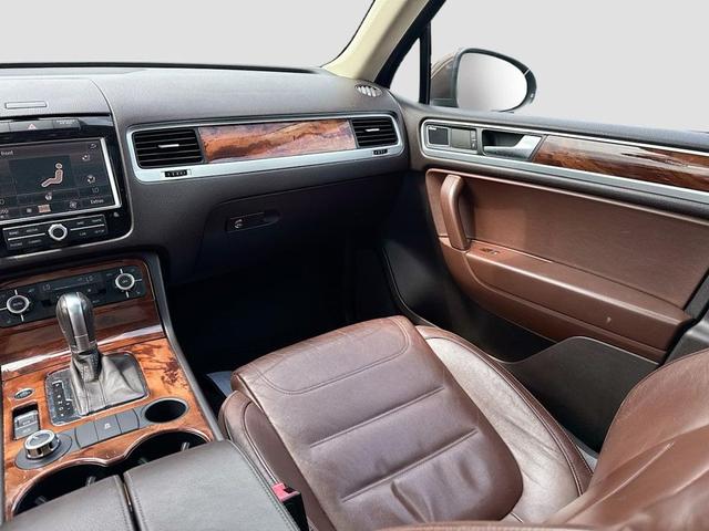 Photo of 2011 Toffee Brown Metallic Volkswagen Touareg