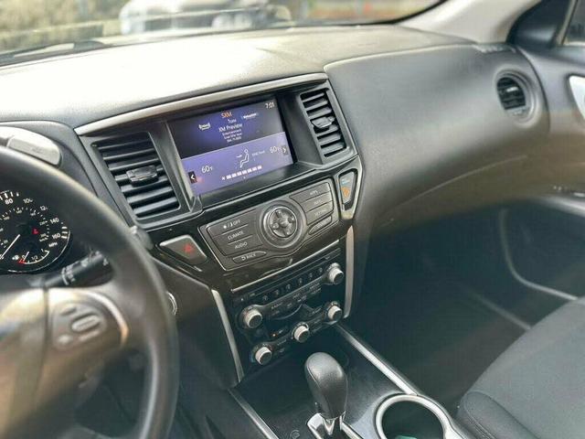Photo of 2020 Gun Metallic Nissan Pathfinder