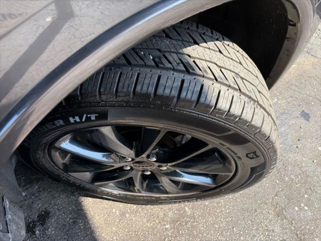 Photo of 2017 Granite Metallic Clearcoat Dodge Durango