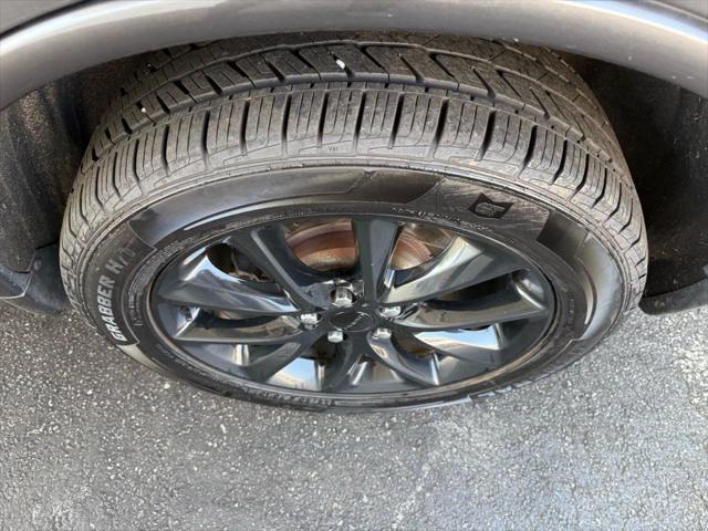 Photo of 2017 Granite Metallic Clearcoat Dodge Durango