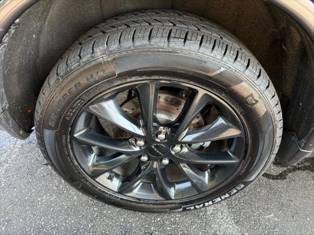 Photo of 2017 Granite Metallic Clearcoat Dodge Durango
