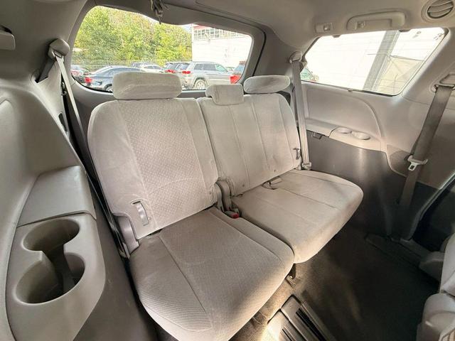 Photo of 2015 Attitude Black Toyota Sienna