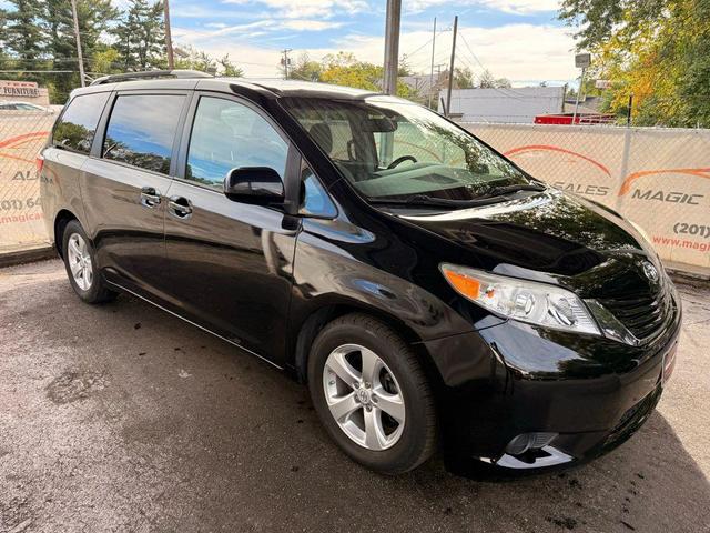 Photo of 2015 Attitude Black Toyota Sienna