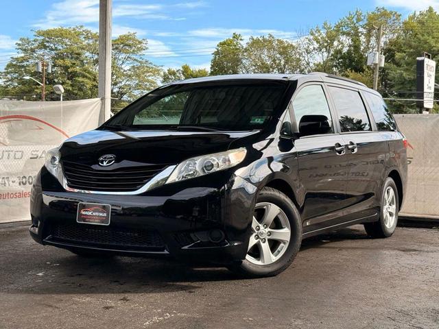 Photo of 2015 Attitude Black Toyota Sienna