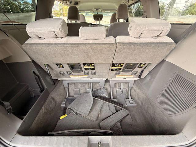 Photo of 2015 Attitude Black Toyota Sienna