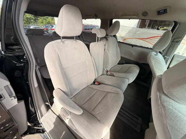 Photo of 2015 Attitude Black Toyota Sienna