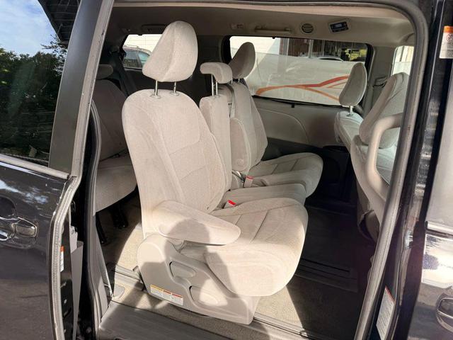Photo of 2015 Attitude Black Toyota Sienna