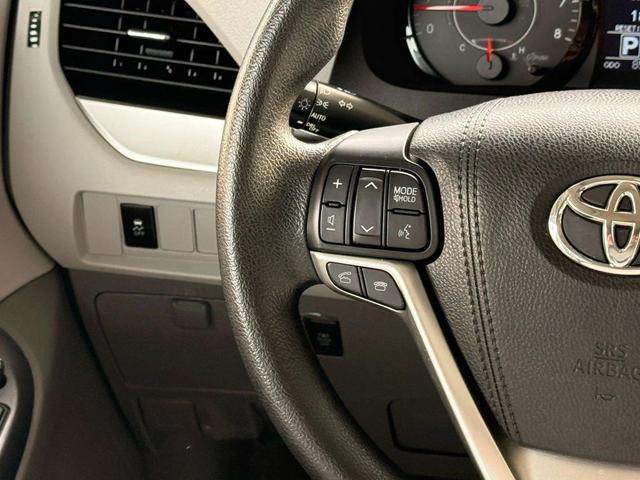 Photo of 2015 Attitude Black Toyota Sienna