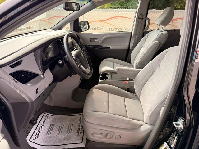 Photo of 2015 Attitude Black Toyota Sienna