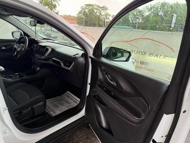 Photo of 2022 Summit White GMC Terrain
