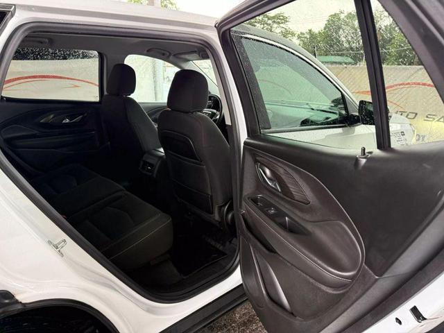 Photo of 2022 Summit White GMC Terrain