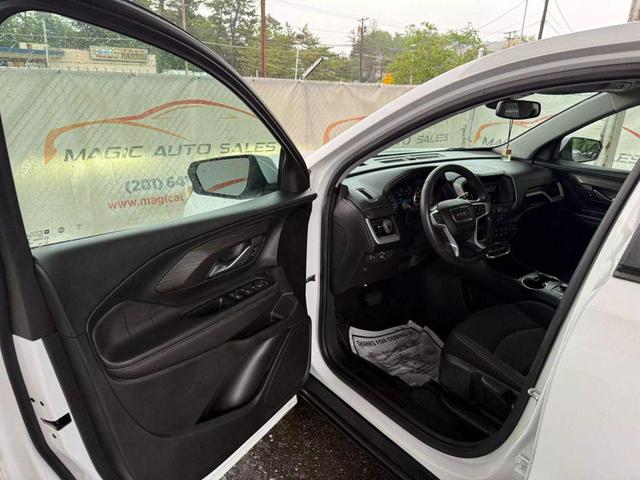 Photo of 2022 Summit White GMC Terrain