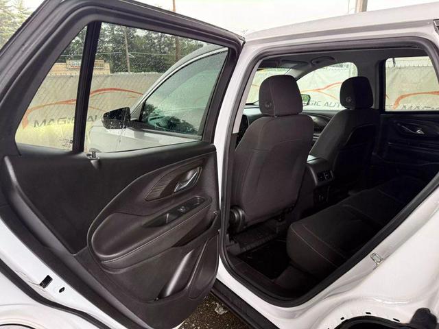 Photo of 2022 Summit White GMC Terrain