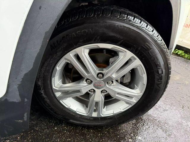 Photo of 2022 Summit White GMC Terrain