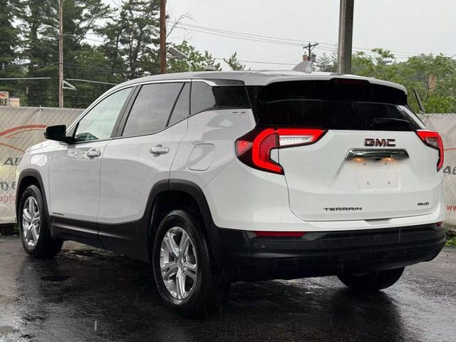 Photo of 2022 Summit White GMC Terrain