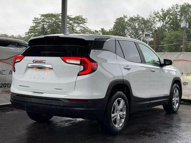 Photo of 2022 Summit White GMC Terrain