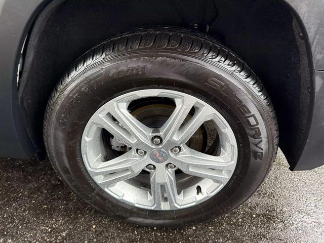 Photo of 2022 Summit White GMC Terrain