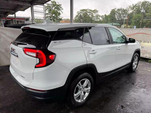 Photo of 2022 Summit White GMC Terrain