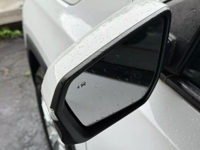 Photo of 2022 Summit White GMC Terrain