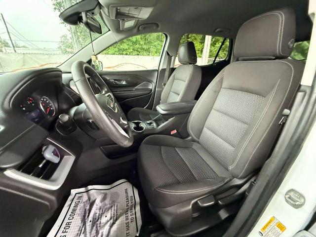 Photo of 2022 Summit White GMC Terrain