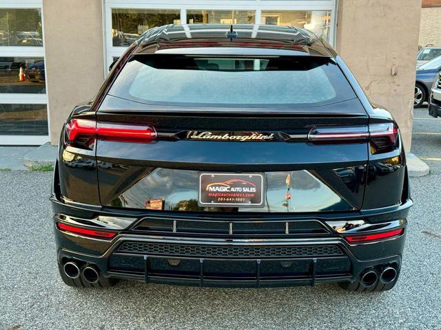 Photo of 2024 Black Lamborghini Urus
