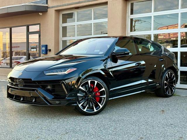Photo of 2024 Black Lamborghini Urus